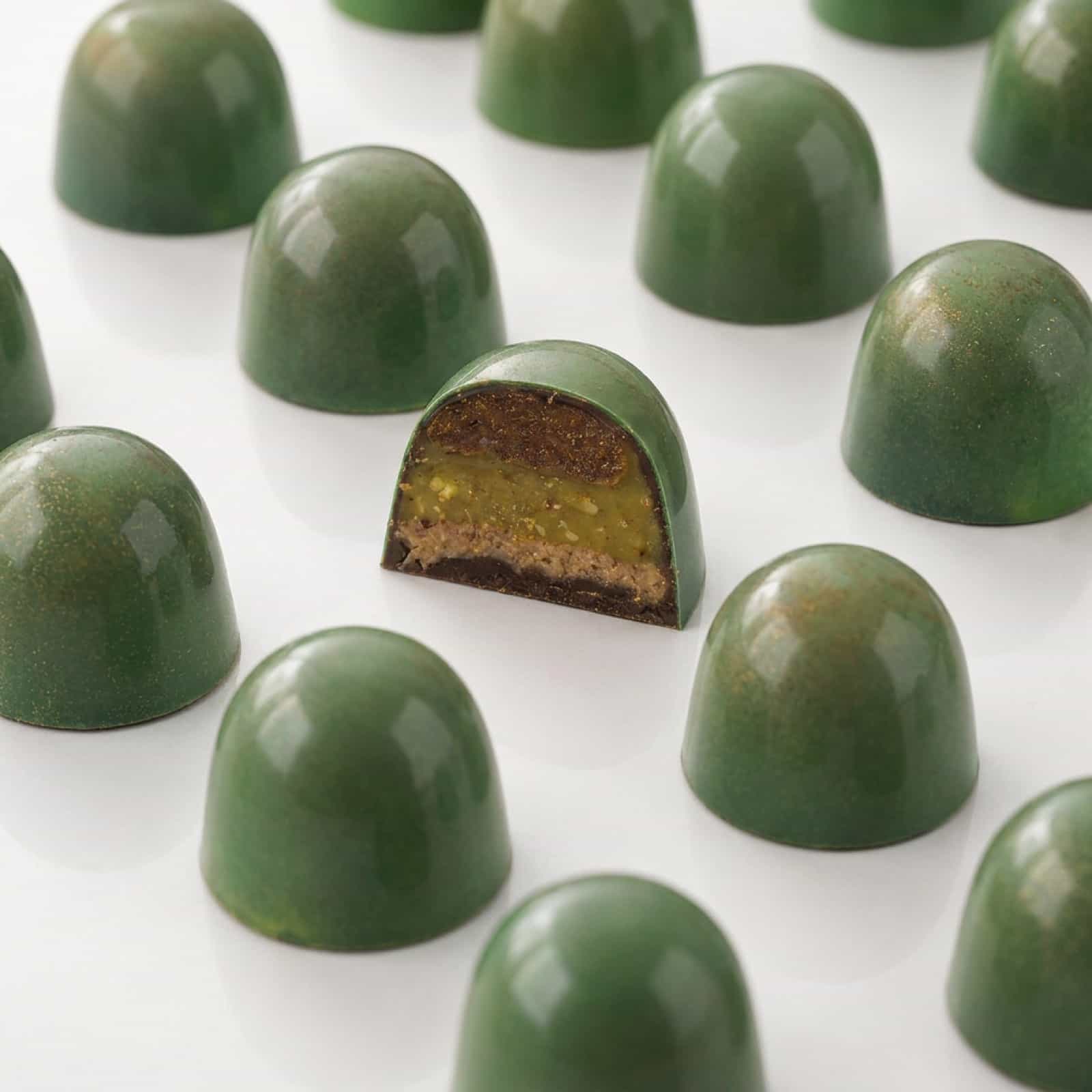 Pistachio Gianduja Dates Bonbon