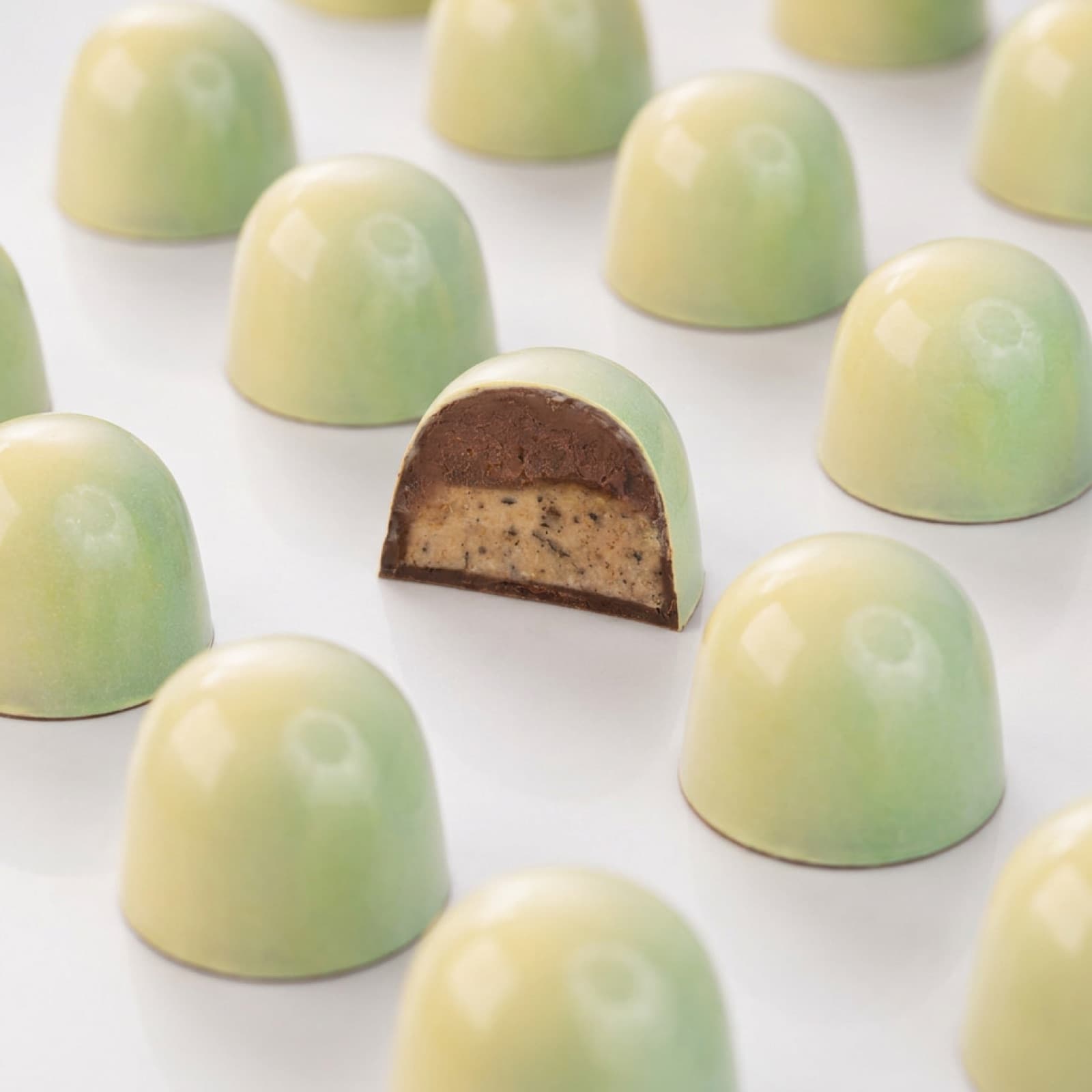 Loomi Mastic Dates Bonbon — Chocolate Dipped Dates