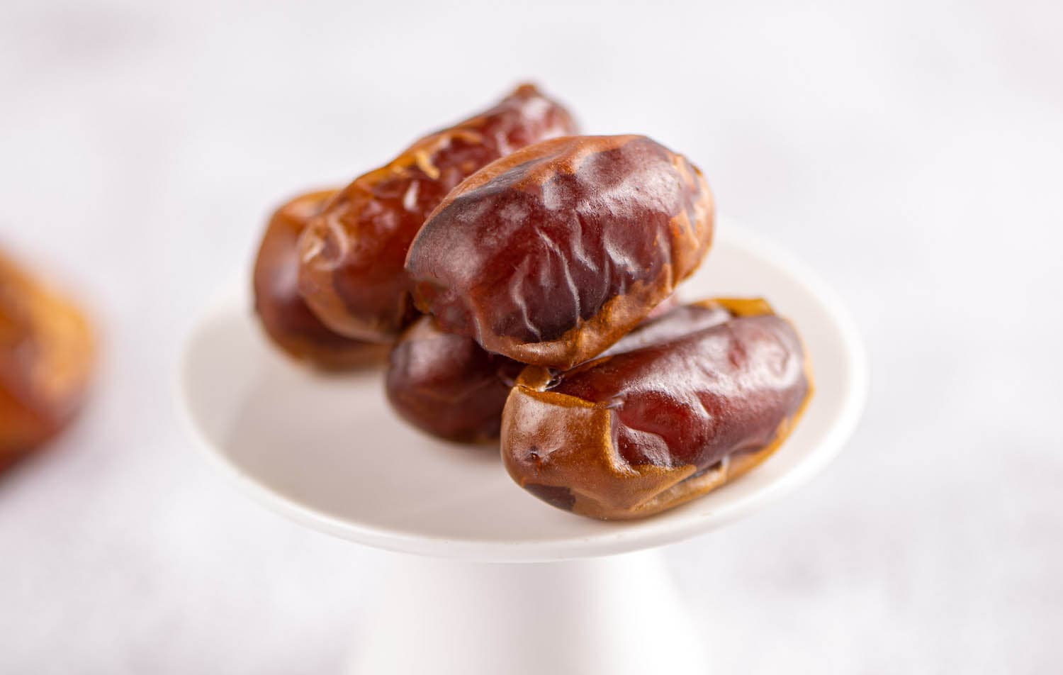 Fresh Khalas dates from UAE heritage farms showing their amber skin and caramel-coloured flesh