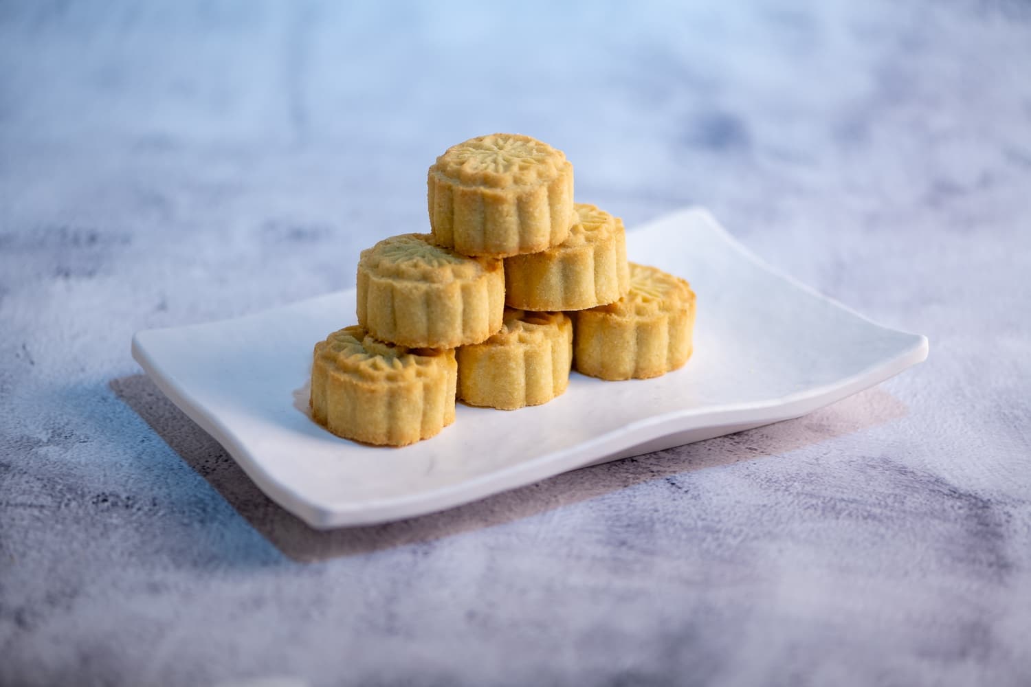 Traditional Gulf maamoul cookies filled with spiced date paste, dusted with icing sugar