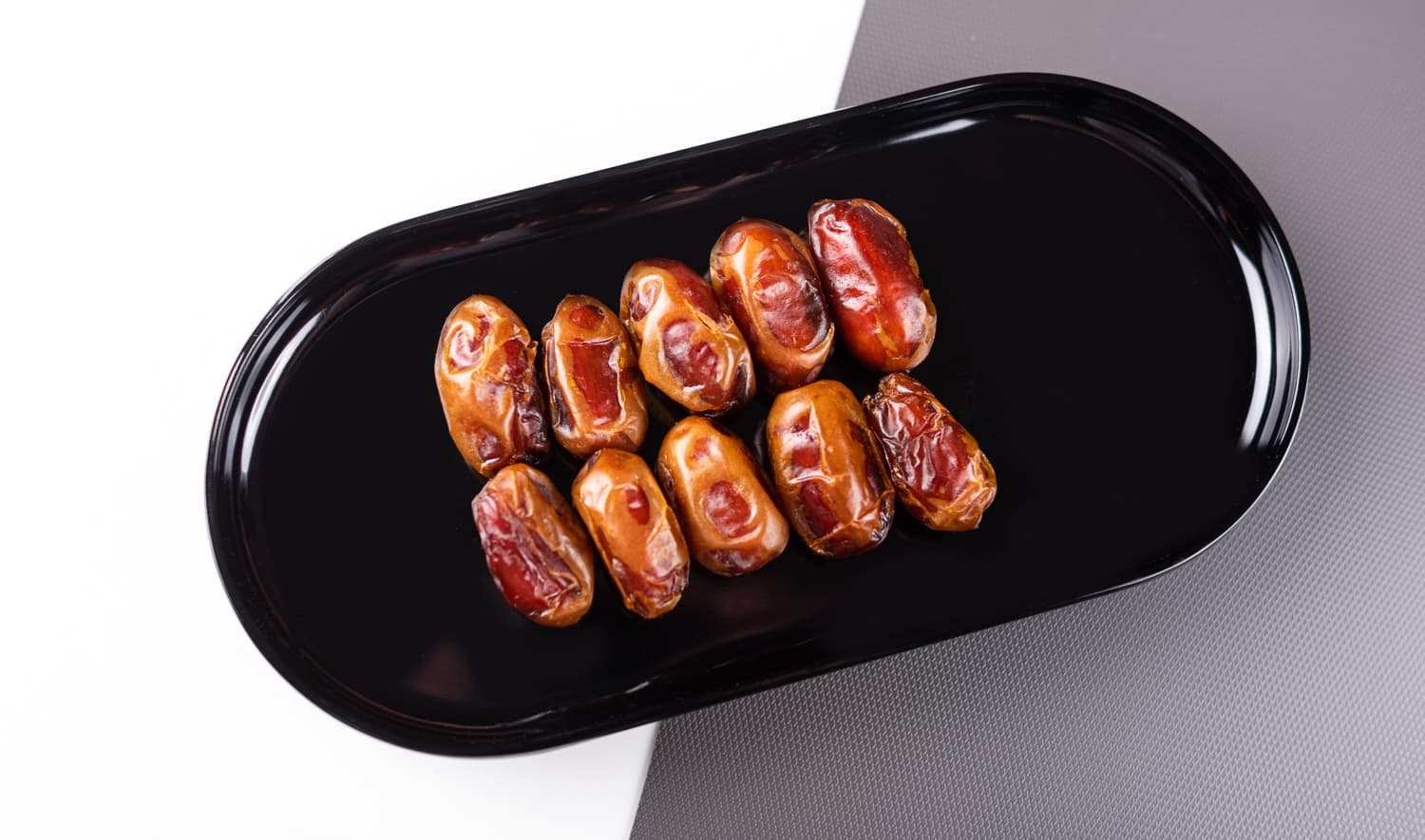 Premium UAE dates showing their natural texture and rich colour