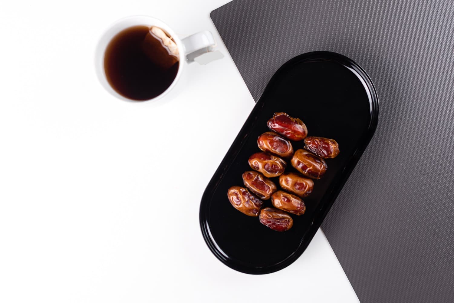 Medjool and Khalas dates side by side comparing size, colour, and texture